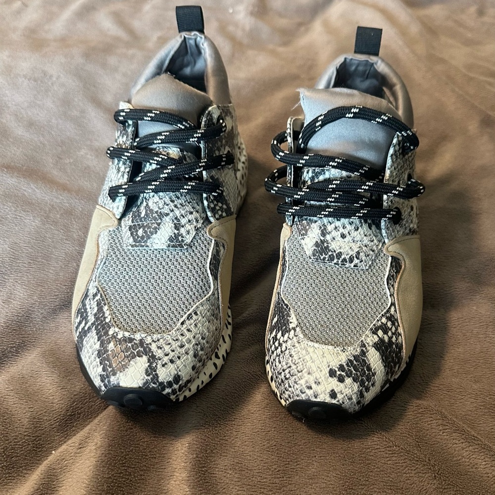 Steve Madden Black and Gray Sneakers